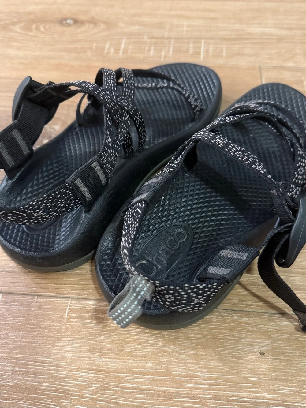 Chaco Girls Size 2 Black Strappy Outdoor Sandals